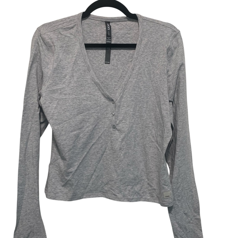 77. NWT Vuori tuvalu henley long sleeve Size L